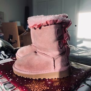 UGG 7C